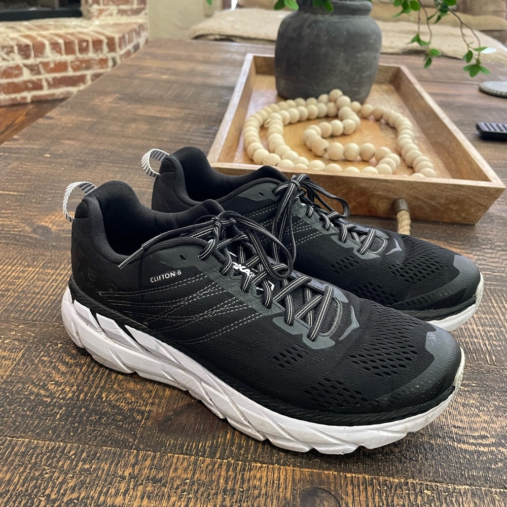 Mens HOKA Clifton tennis shoe